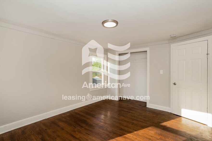 Building Photo - 5766 3 Mile Dr