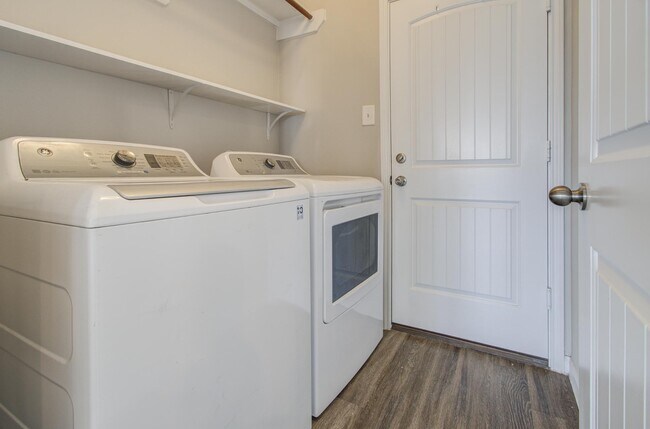 Building Photo - 3514 Vivaldi Dr