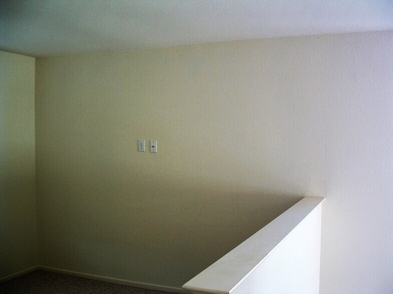 Building Photo - 43075 Avola Ct