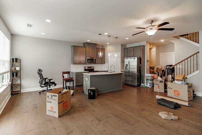 Building Photo - Townhome Available Now in the Towns of Aub...