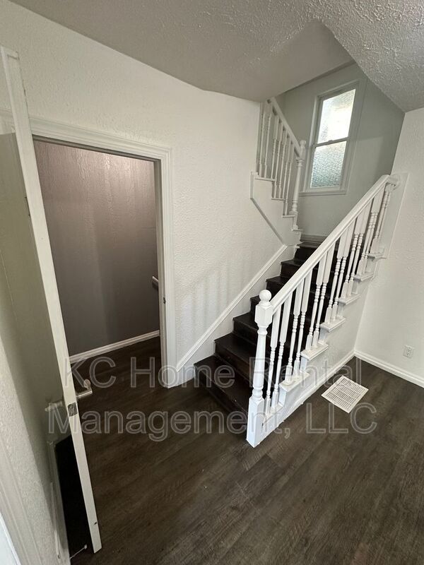 Building Photo - 2316 Spruce Ave