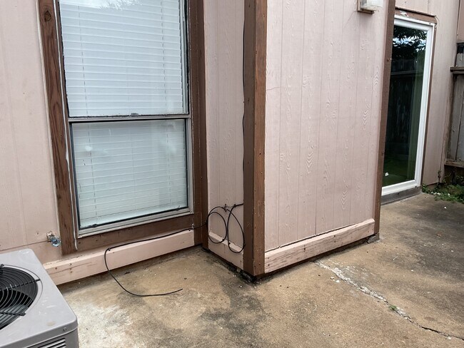 Building Photo - 12400 Brookglade Cir