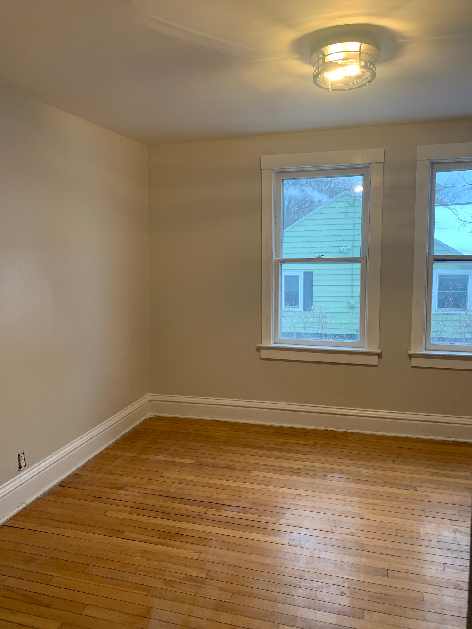 Bed 3 - 526 Fisher St