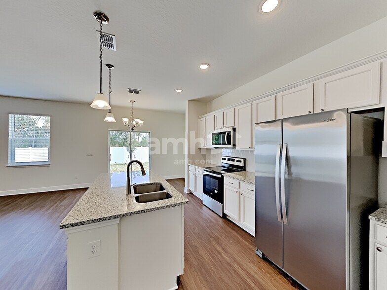 Building Photo - 1337 Celery Ave