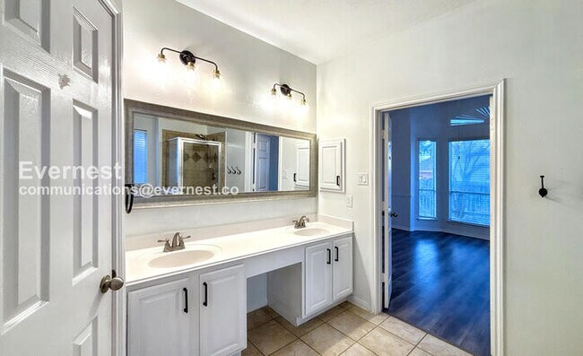 Building Photo - PROMO: Get $500 OFF the first month’s rent when you sign the lease today! / 4 Bed/2.5 Bath Home w...