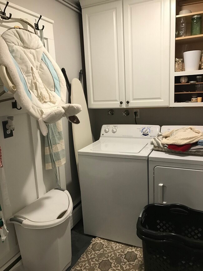 Building Photo - 583 Nile St