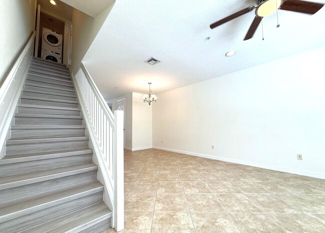 Building Photo - 960 Millbrae Ct