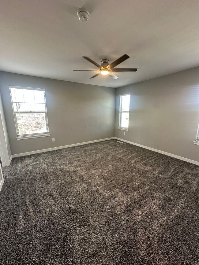 Building Photo - $1,650 OFF! Modern 3 Bed 2.5 Bath Townhome...