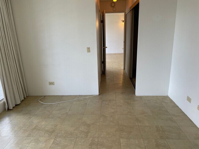 Building Photo - Rainbow Place - Moiliili - 1 Bdrm/1 Bath/1...