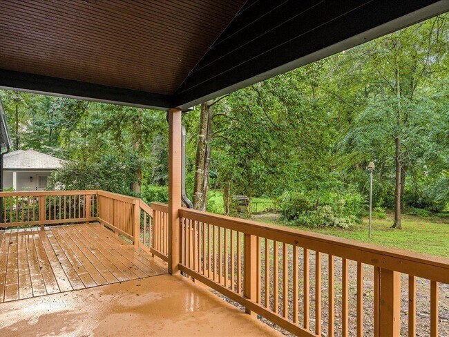 Building Photo - 5794 Pinecrest Rd SW