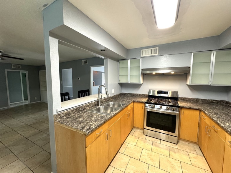 Building Photo - 218 Halbart Dr
