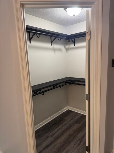 Master room closet - 5983 Boulder Vw