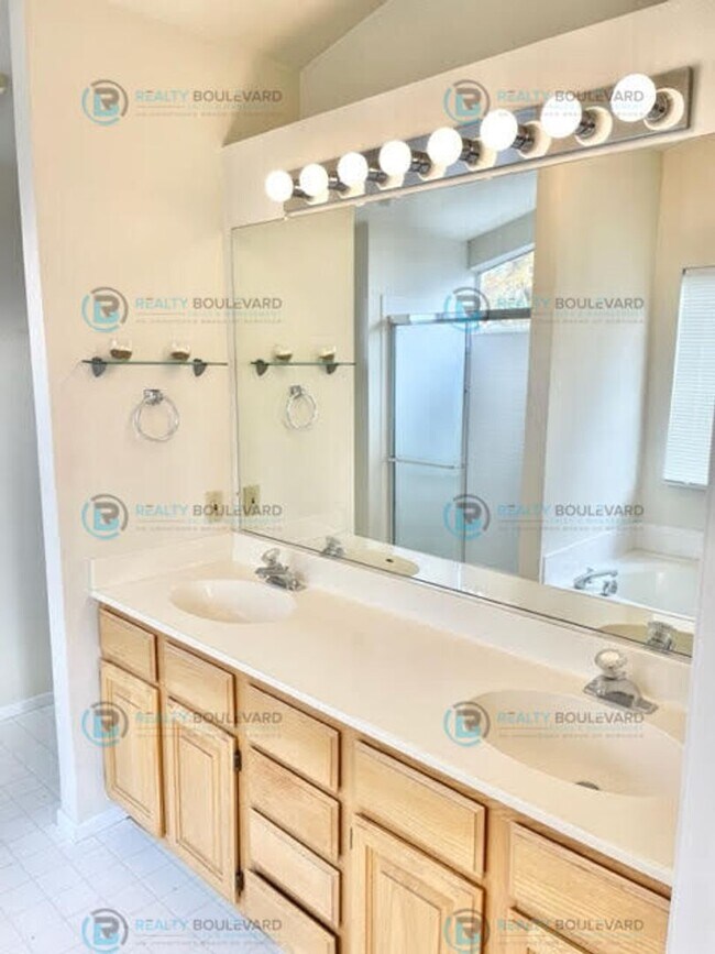 Building Photo - Well-Appointed 4BR Home with Open Floorplan & Expansive Yard