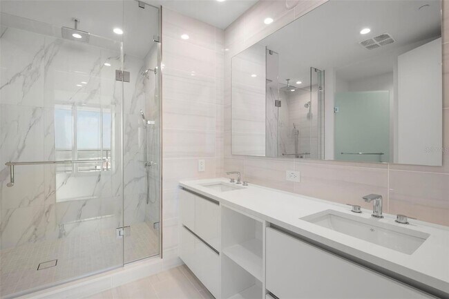 Building Photo - 400 Central Ave