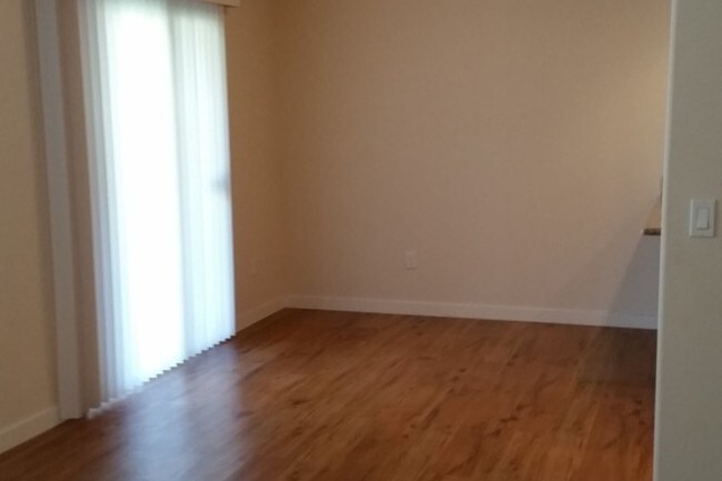 Building Photo - 725 Mt Hood Ave SW