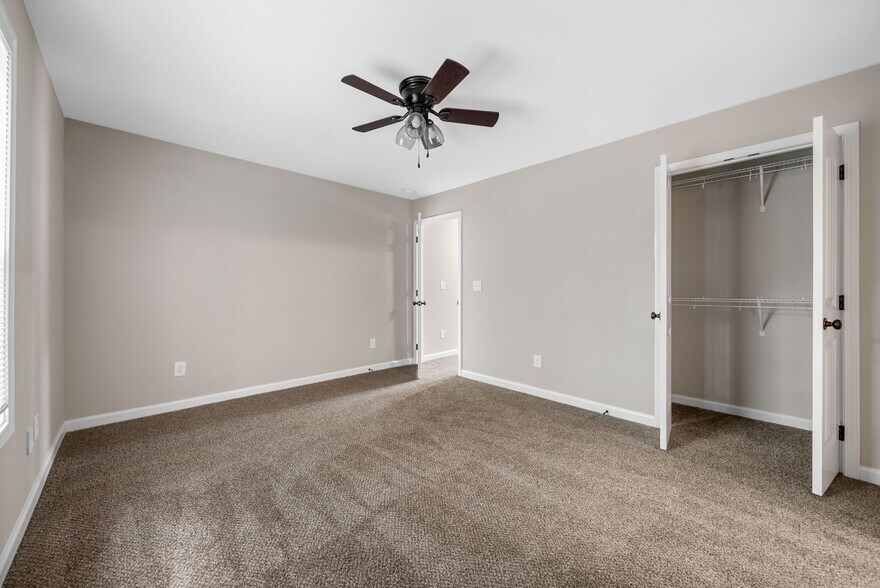 Building Photo - 428 Glenstone Springs Dr