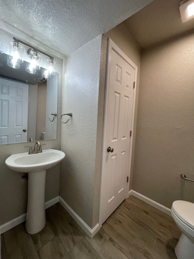 Building Photo - 6019 Bedford Dr