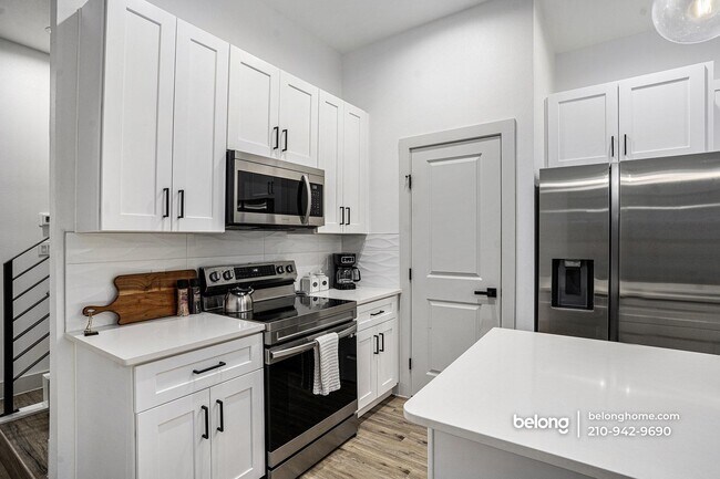 Building Photo - 321 Porter St