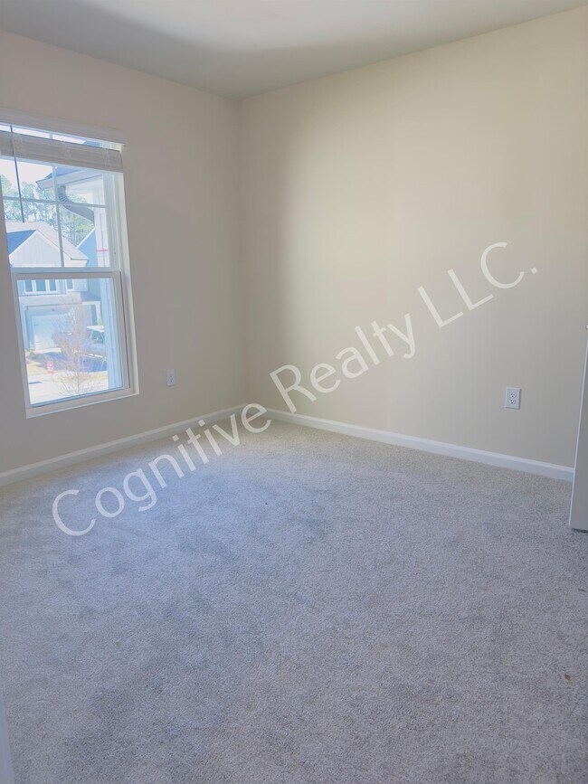 Building Photo - 819 McKenzie Pk Ter