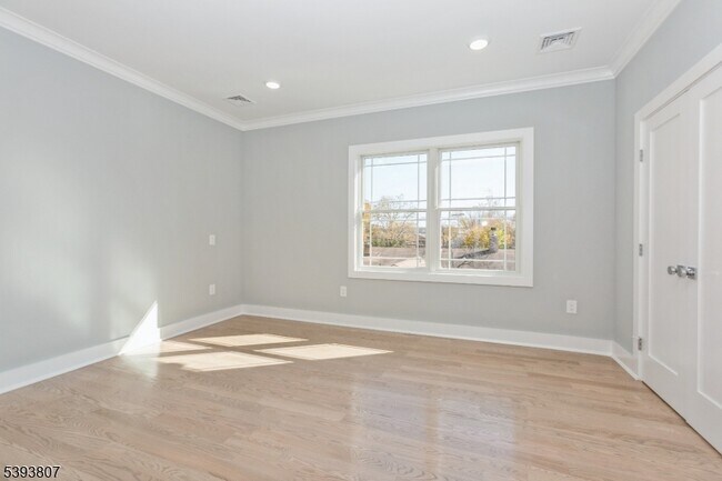 Building Photo - 8 Gregory Rd