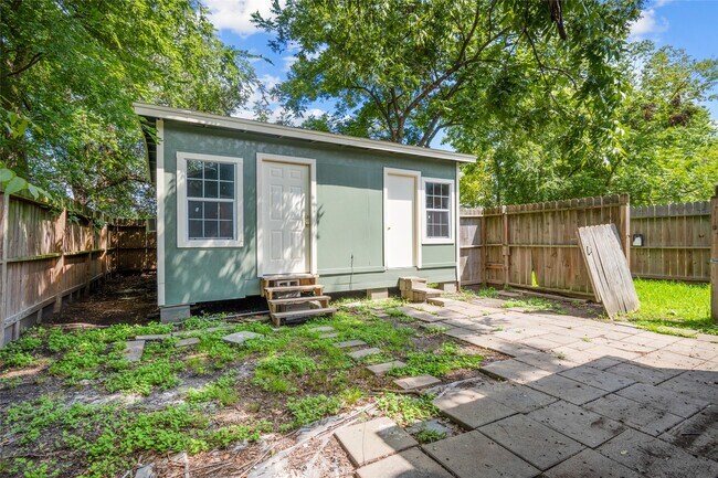 Building Photo - 1011 E 39th St