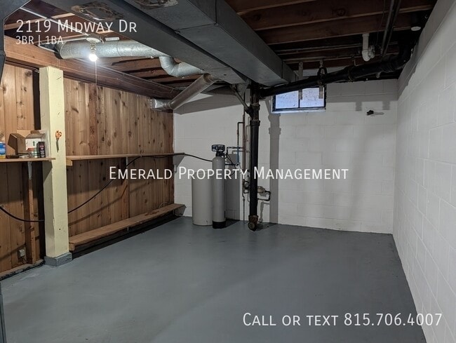 Building Photo - 2119 Midway Dr