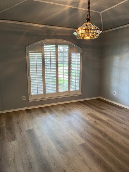 Building Photo - 2304 Canyon Valley Trl