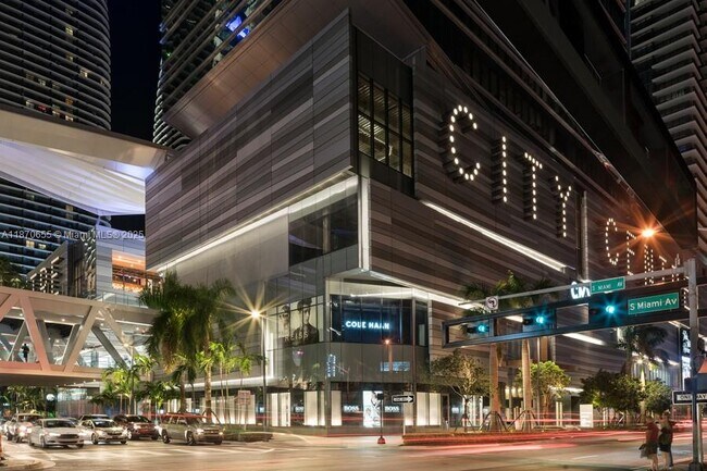 Building Photo - 1100S S Miami Ave