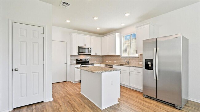 Building Photo - 141 Miracle Dr