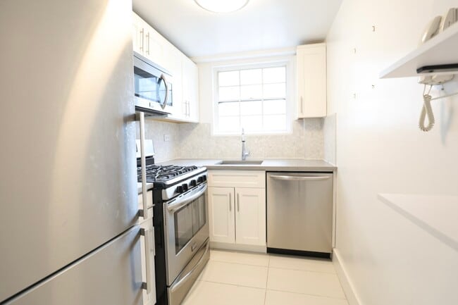 Interior Photo - Lexington Towers