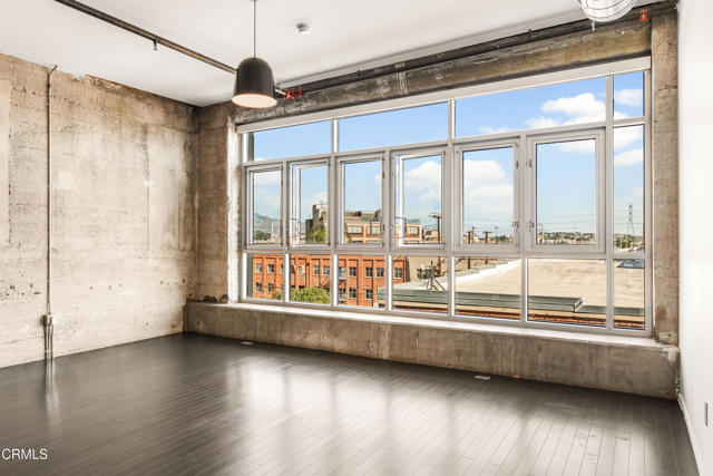 Building Photo - 530 S Hewitt St