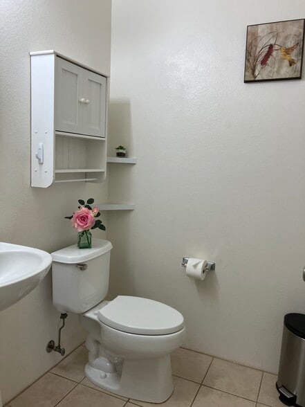 1/2 - BATH, downstairs - 95-2052 Puukaa St