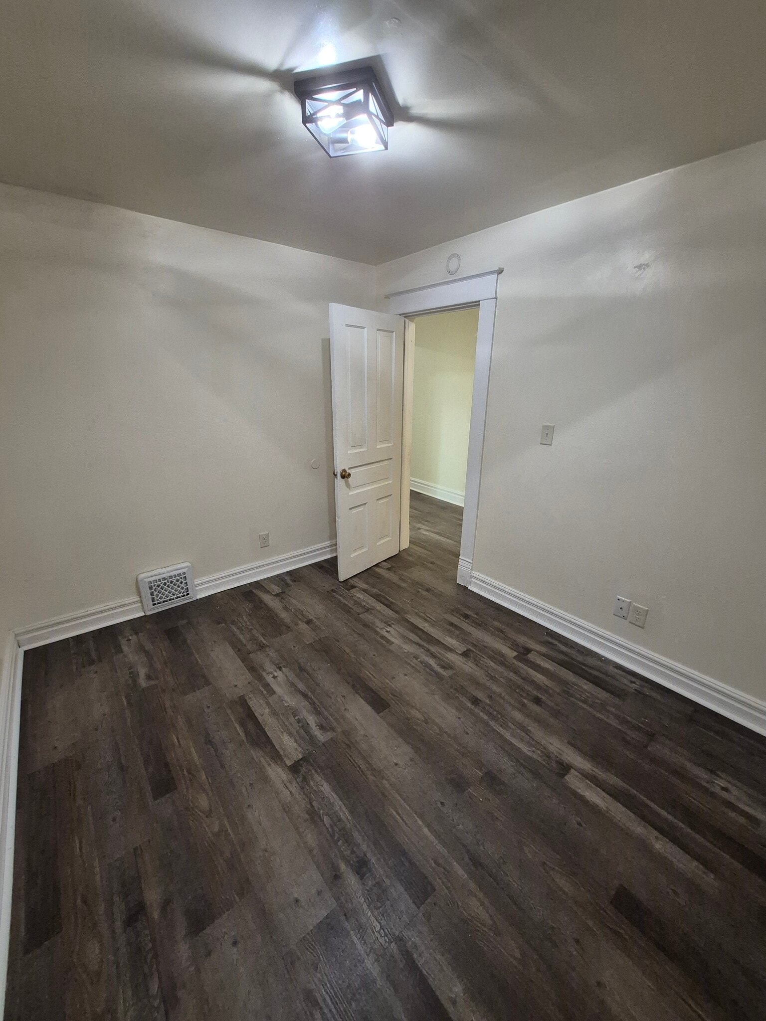 middle bedroom - 4049 6th Ave