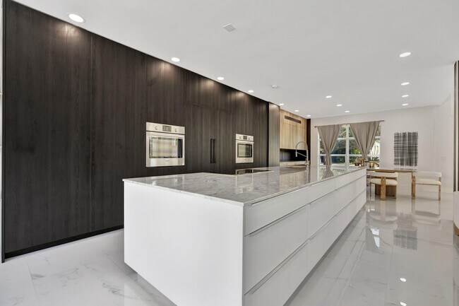 Building Photo - 7693 Steeplechase Dr