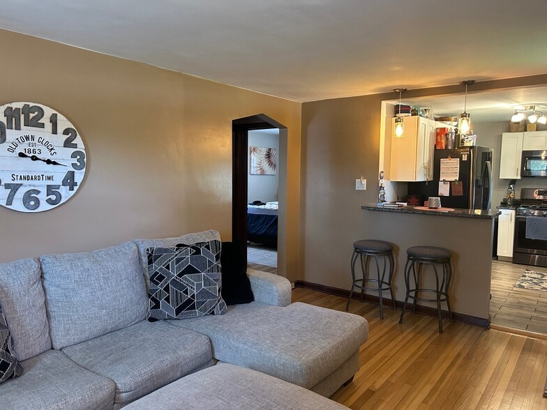 Building Photo - 5 Helen St