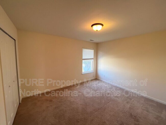 Building Photo - 4803 Sunburst Ln