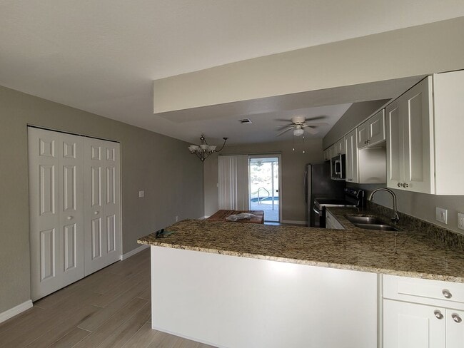 Building Photo - Duplex for rent