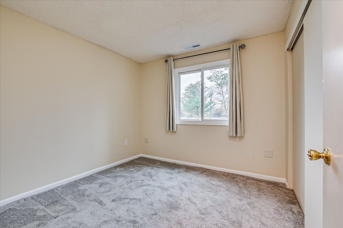 Building Photo - 211 Ravens Crest Dr