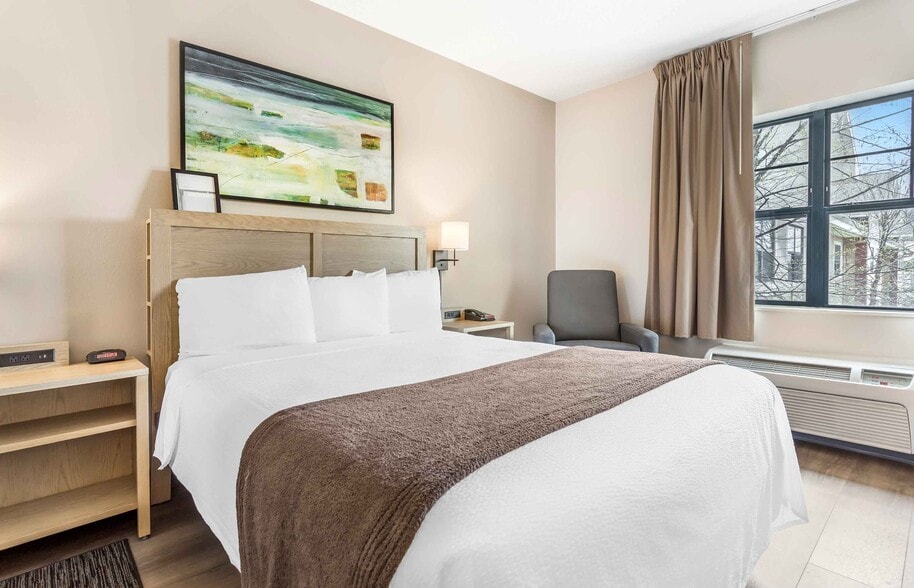 Building Photo - Furnished Studio-Long Island - Melville
