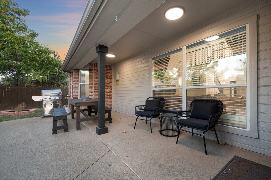 Building Photo - 508 Bretts Way