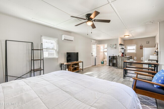 Building Photo - 2729 Pershing Dr