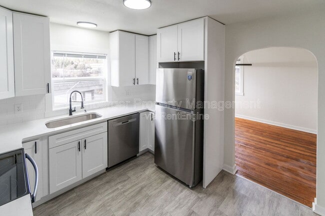 Building Photo - 1909 S Garden Springs Rd