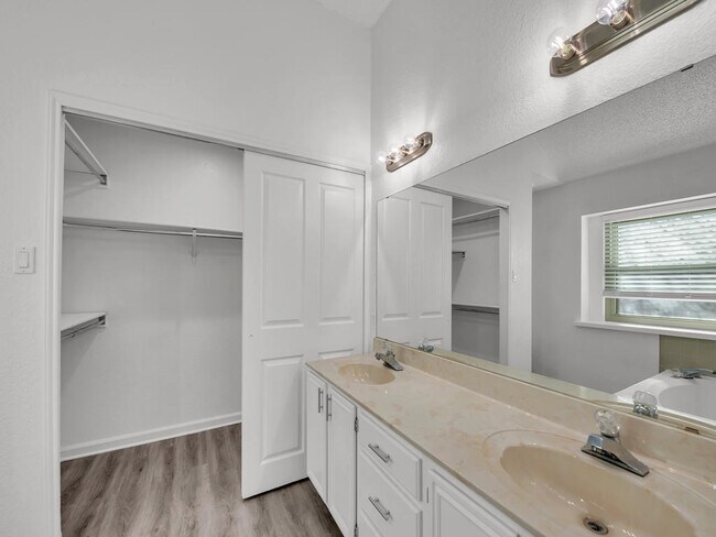 Building Photo - 307 Illinois Dr