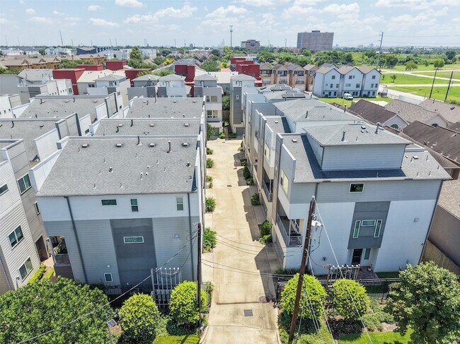 Building Photo - 314 Eado Park Cir