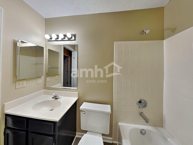 Building Photo - 4626 Laurel View Dr