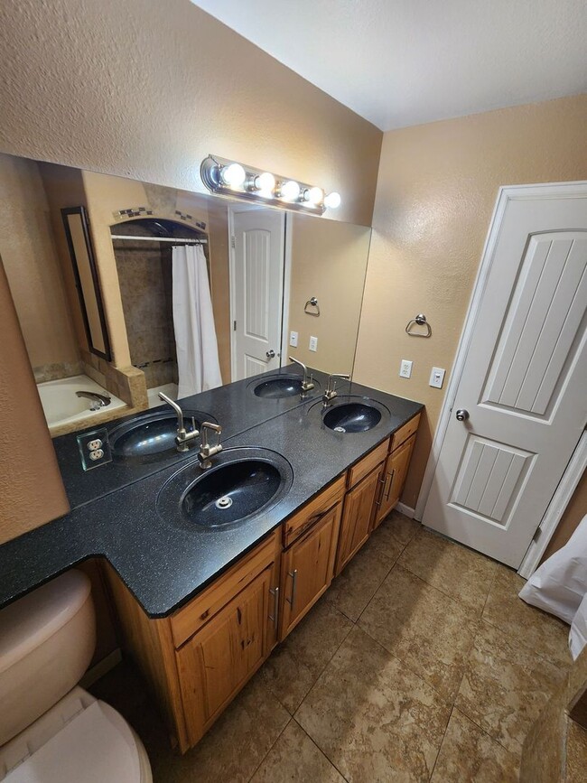 Building Photo - 4556 Gunbarrel Dr