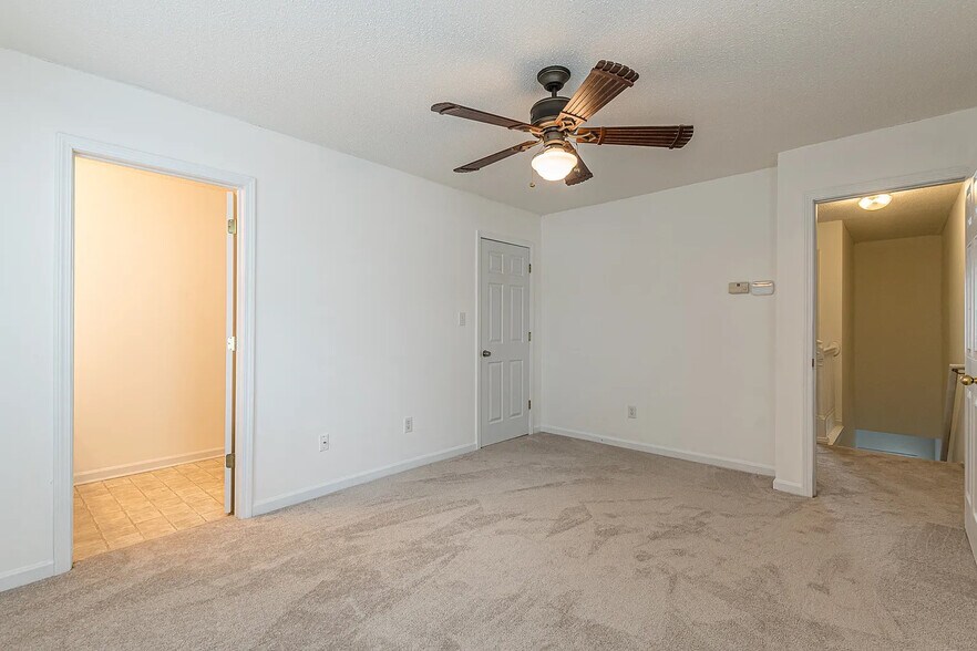 Building Photo - Room in Condo on Ginnis Rd