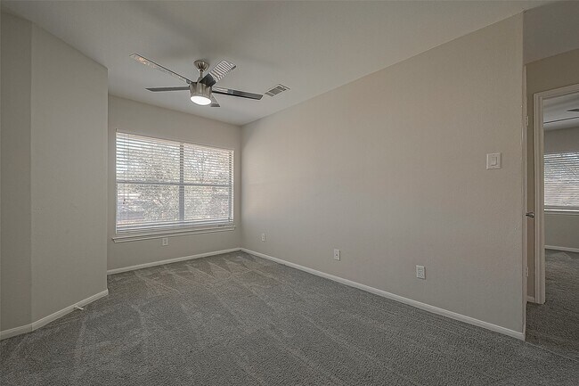 Building Photo - 2323 Pine Cone Dr