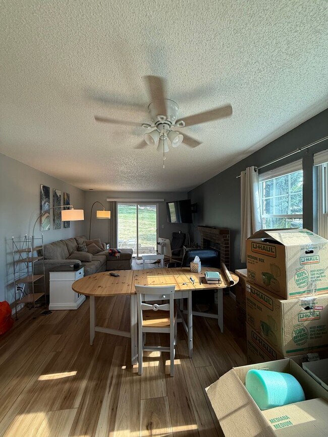 Building Photo - Spacious 2bd/2ba Condo- Lakewood CO, Available 7/10/26!