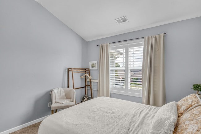 Building Photo - Spacious 4 Bedroom Home in Auburn